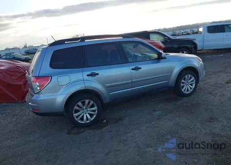 2013 Subaru Forester 2.5X Premium из США, поврежденный, VIN JF2SHADC0DH437758